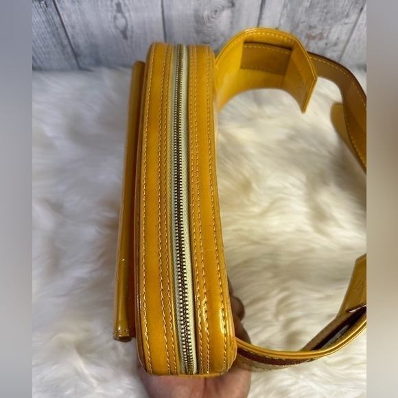 LOUIS VUITTON vernis beltbag / bumbag in mustard - Picture 7 of 17